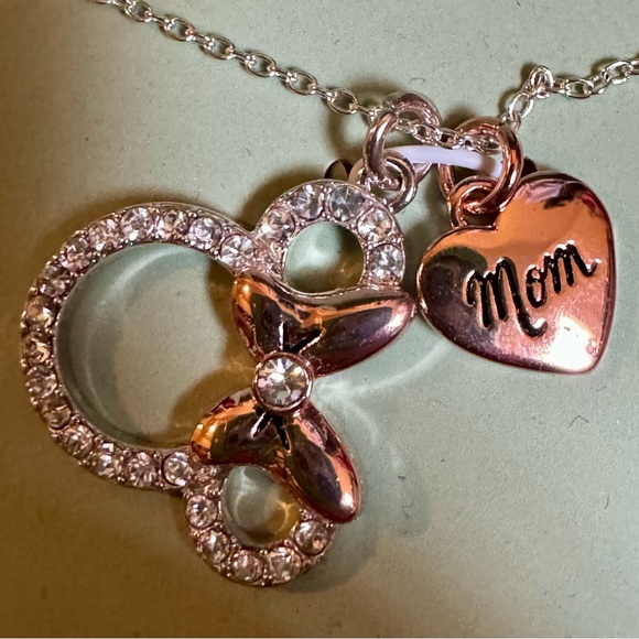 Disney Minnie Mouse Mom Love and Kisses Fine Silver Plated Rhinestone Necklace - Picture 5 of 7